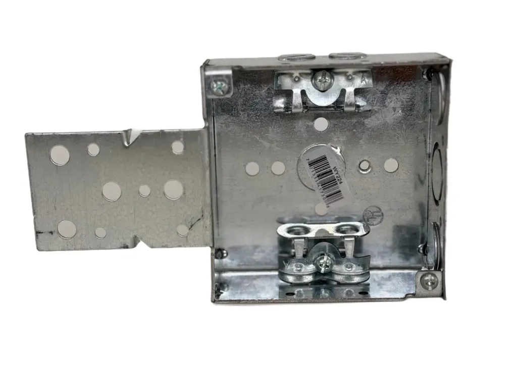 4" BOX W/ FACING-UP BRACKET, BX CLAMP